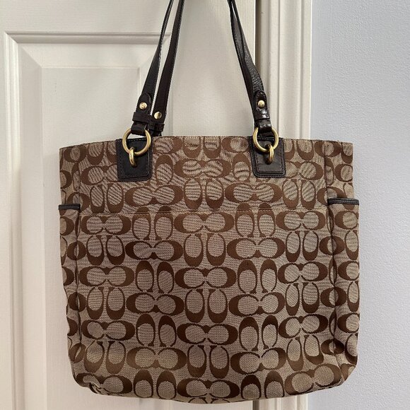 Coach Gallery Tote in Signature Canvas - Picture 2 of 6